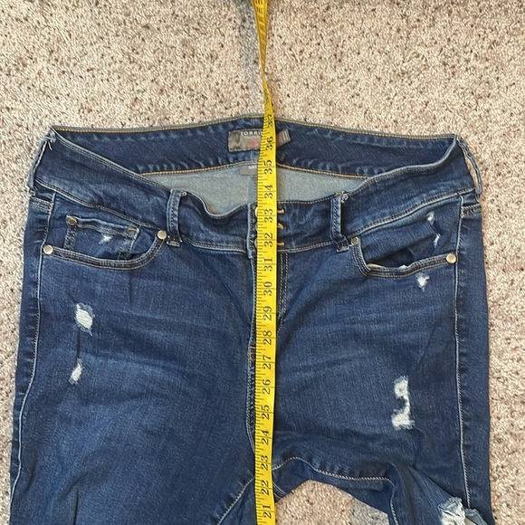Torrid Dark Wash Feel The Fit Super Soft Distressed Stretch Jegging Size 18XS - Picture 7 of 7